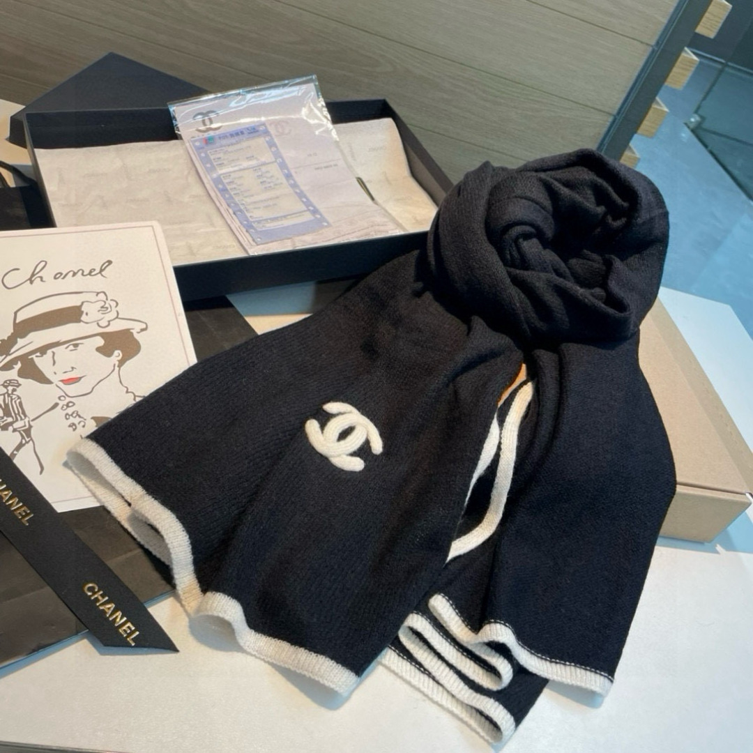 强烈重磅推荐！！！质感好货，怒吼福利推荐款❗️Chanel主打的羊绒围巾~非常难得！！这个围巾最大的感触