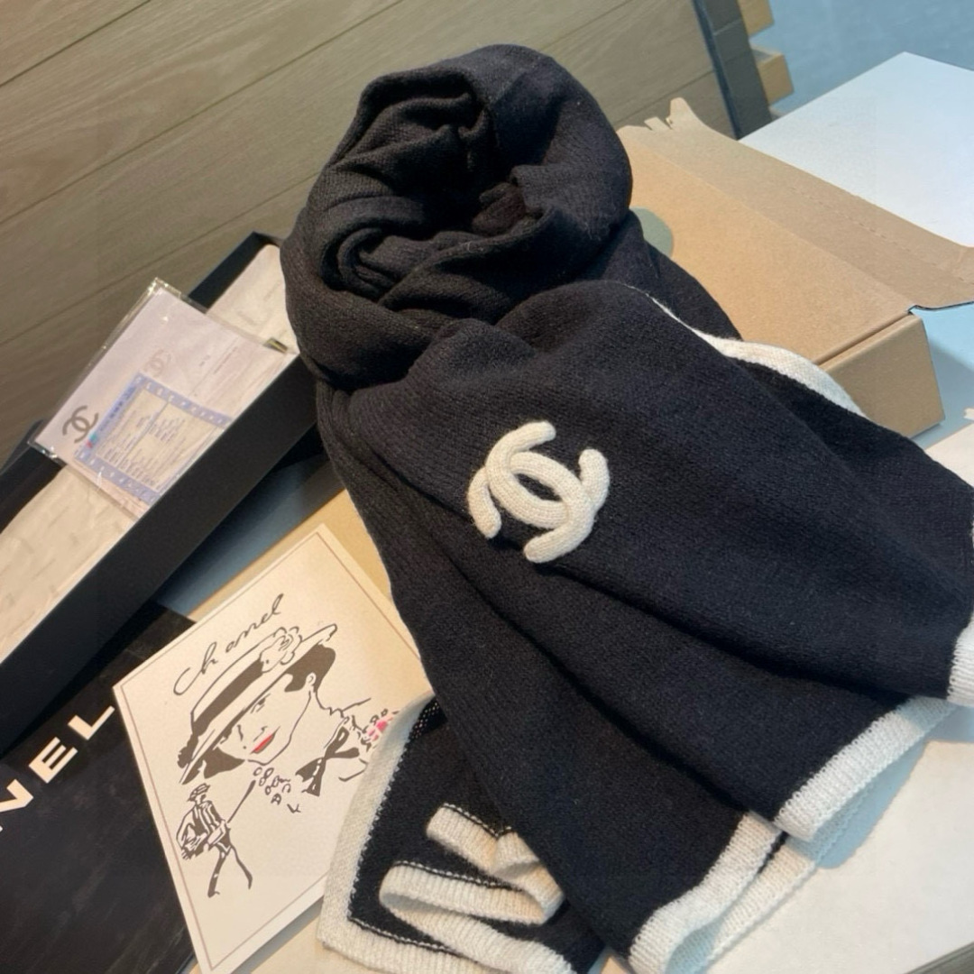 强烈重磅推荐！！！质感好货，怒吼福利推荐款❗️Chanel主打的羊绒围巾~非常难得！！这个围巾最大的感触
