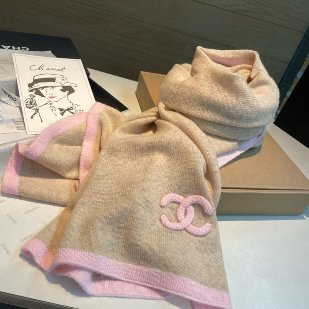 强烈重磅推荐！！！质感好货，怒吼福利推荐款❗️Chanel主打的羊绒围巾~非常难得！！这个围巾最大的感触