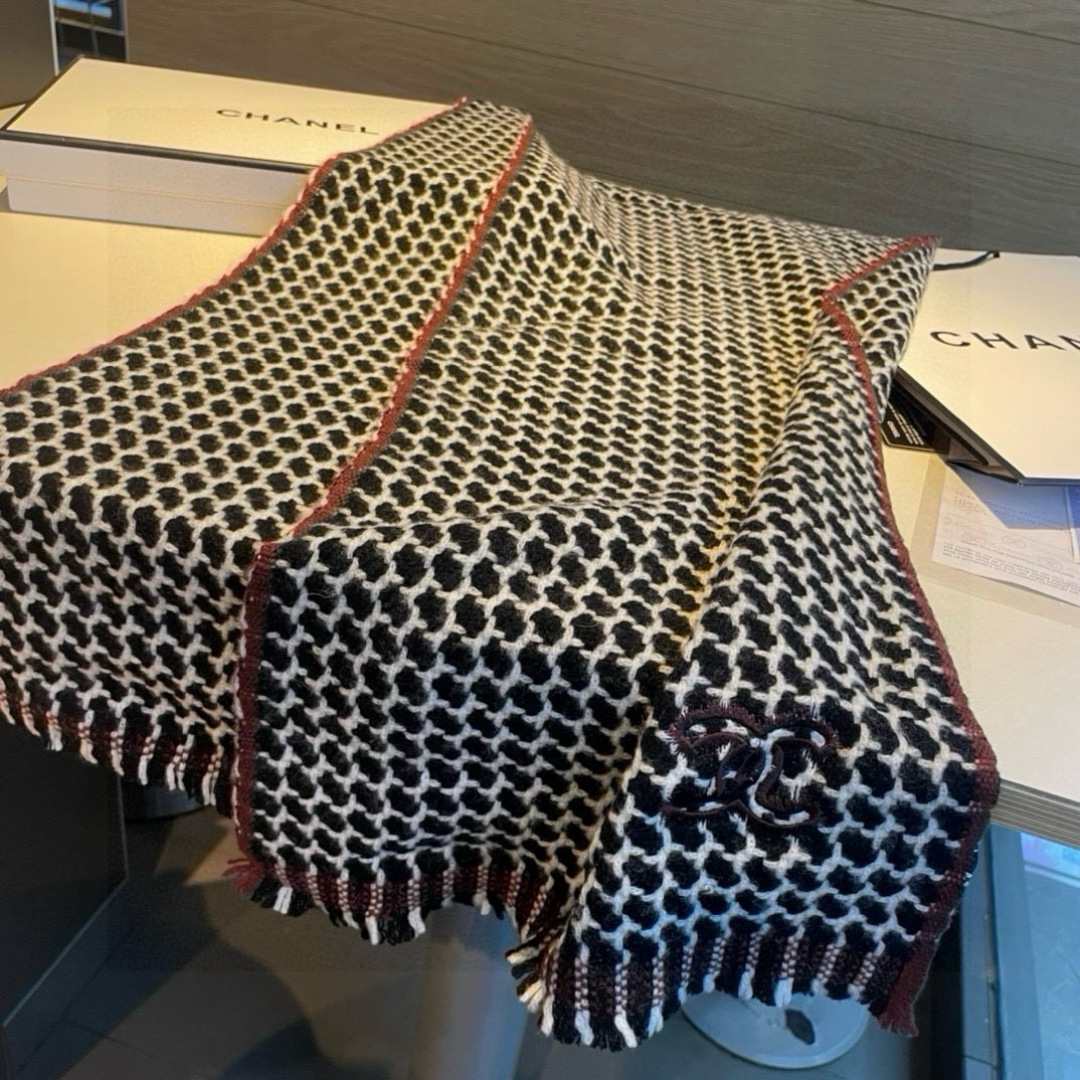 重磅推荐❗️CHA · 香奈儿秋冬新品 · 羊绒轻缩围巾❗️臻选上乘的山羊绒纤维，耗时耗力，再以清泉水浸