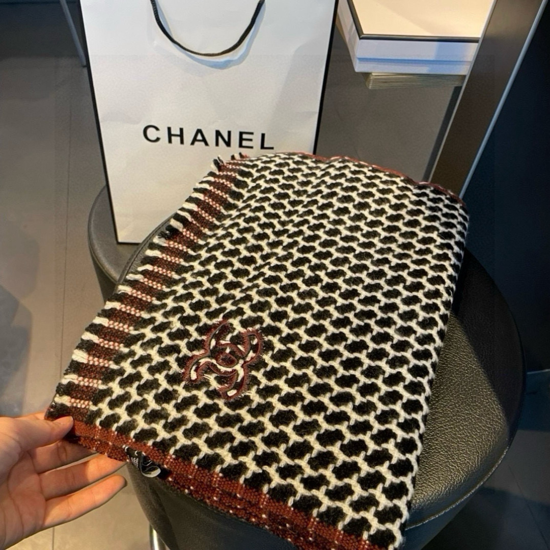 重磅推荐❗️CHA · 香奈儿秋冬新品 · 羊绒轻缩围巾❗️臻选上乘的山羊绒纤维，耗时耗力，再以清泉水浸