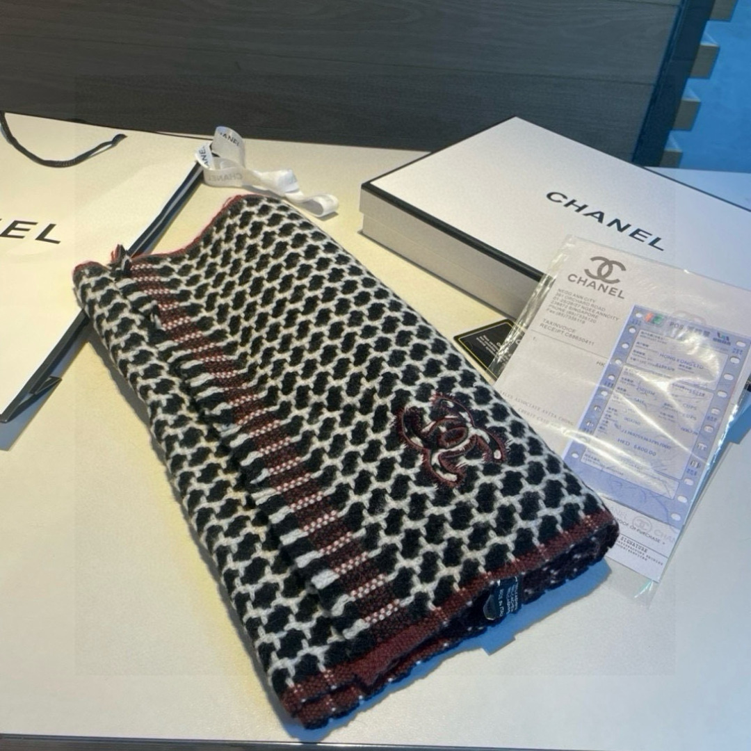 重磅推荐❗️CHA · 香奈儿秋冬新品 · 羊绒轻缩围巾❗️臻选上乘的山羊绒纤维，耗时耗力，再以清泉水浸