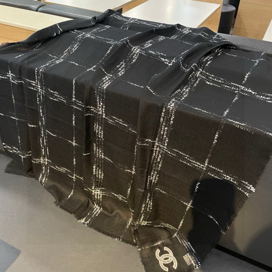 最新款香奈儿来啦来啦，无敌大爆款，绝对是市面上最高版本。手感超级柔软。牙刷纱全部订纺[嘴唇][嘴唇]‼️