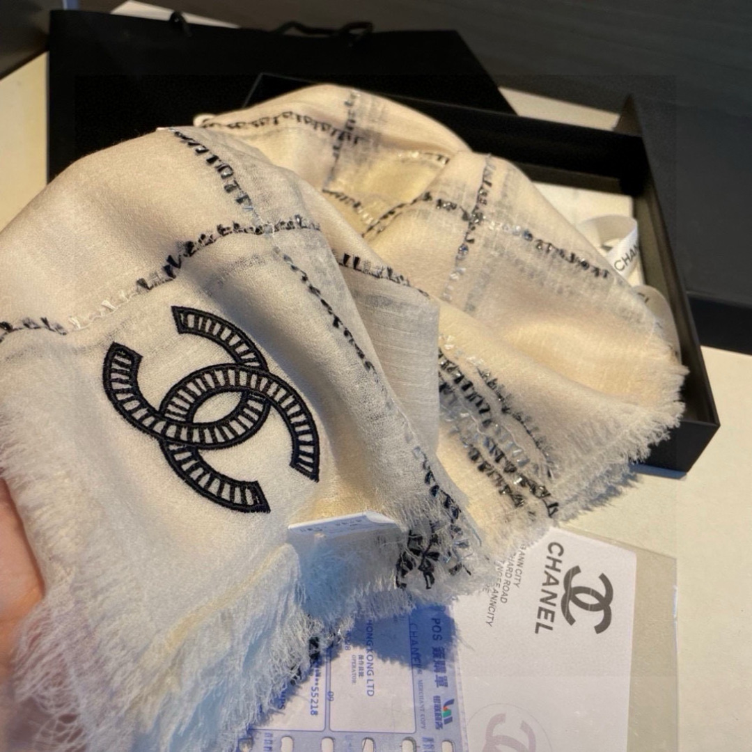 最新款香奈儿来啦来啦，无敌大爆款，绝对是市面上最高版本。手感超级柔软。牙刷纱全部订纺[嘴唇][嘴唇]‼️