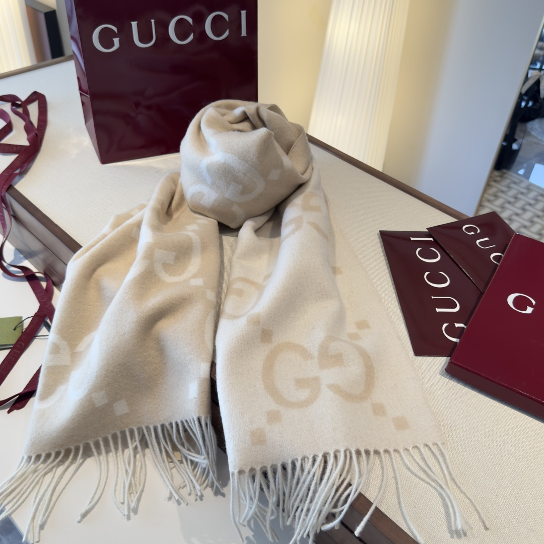 金丝版本，不带金丝版本 Gucci重磅专柜最最新款，专柜售价7240的好货！就是喜欢Gucci这种调调！