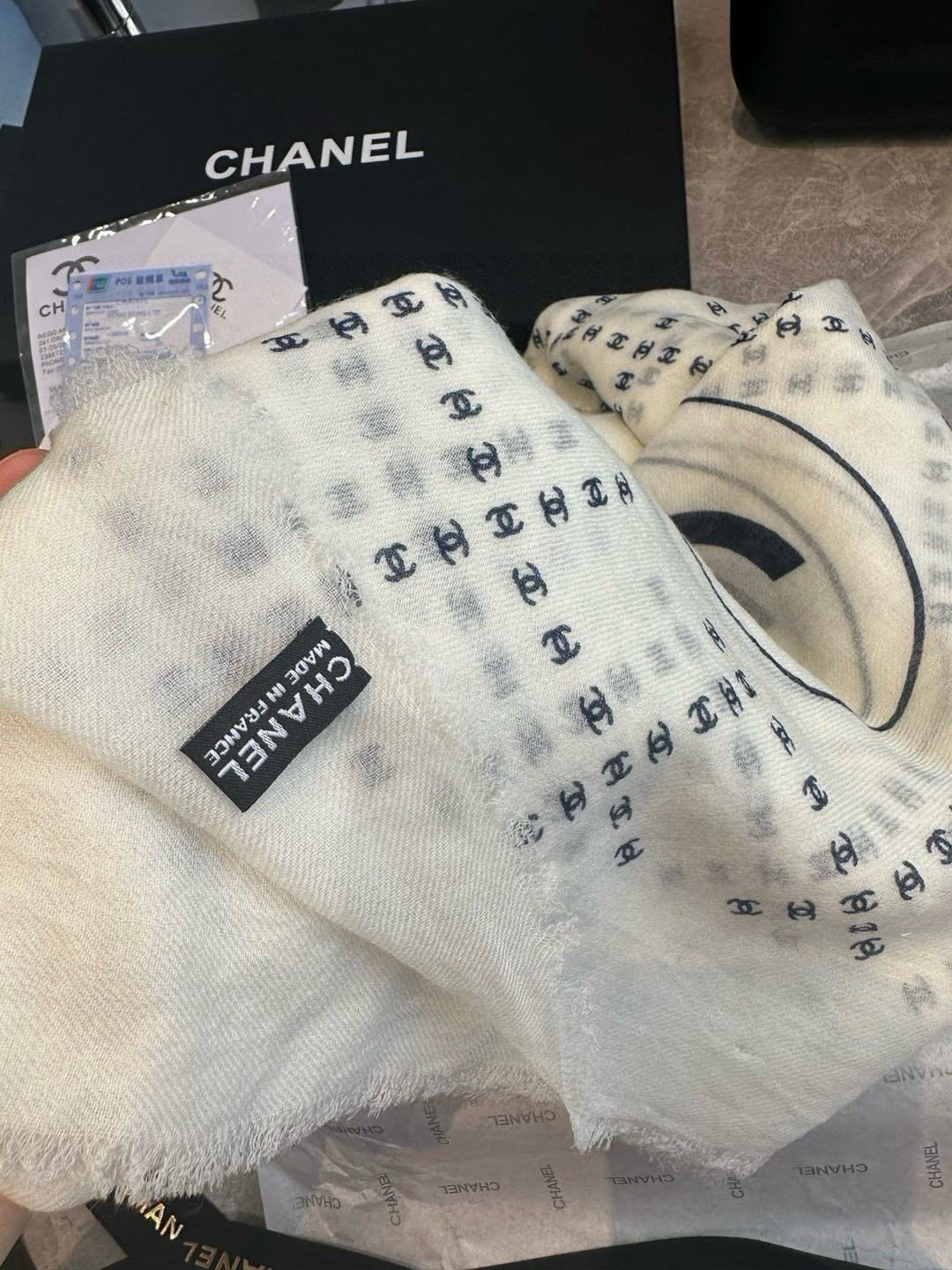 CHANE 系列专柜最新同步！本系列经过专柜品质染色，首道工序清洗后直接加工，保持了原生态的柔顺亮泽，薄