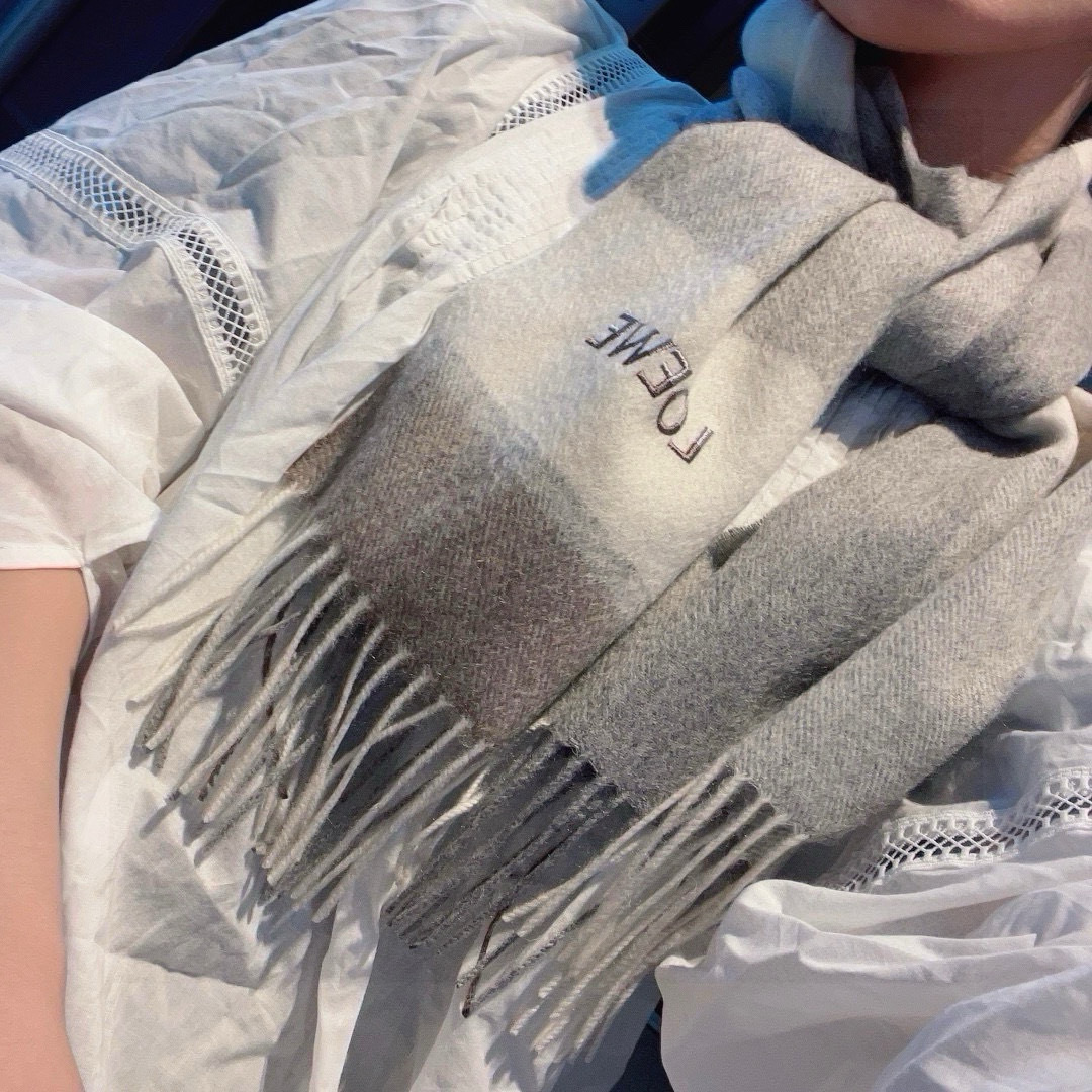 罗意威。【男女围巾】怒赞自留，难得的高端男款！家属福利！非常正的围巾~面料大爱，非常柔软细腻舒服，轻度水