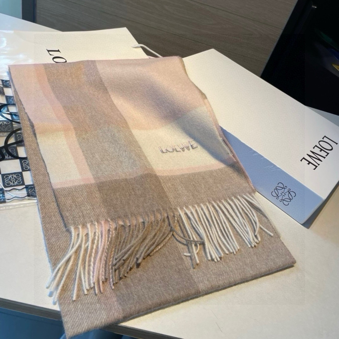 罗意威。【男女围巾】怒赞自留，难得的高端男款！家属福利！非常正的围巾~面料大爱，非常柔软细腻舒服，轻度水