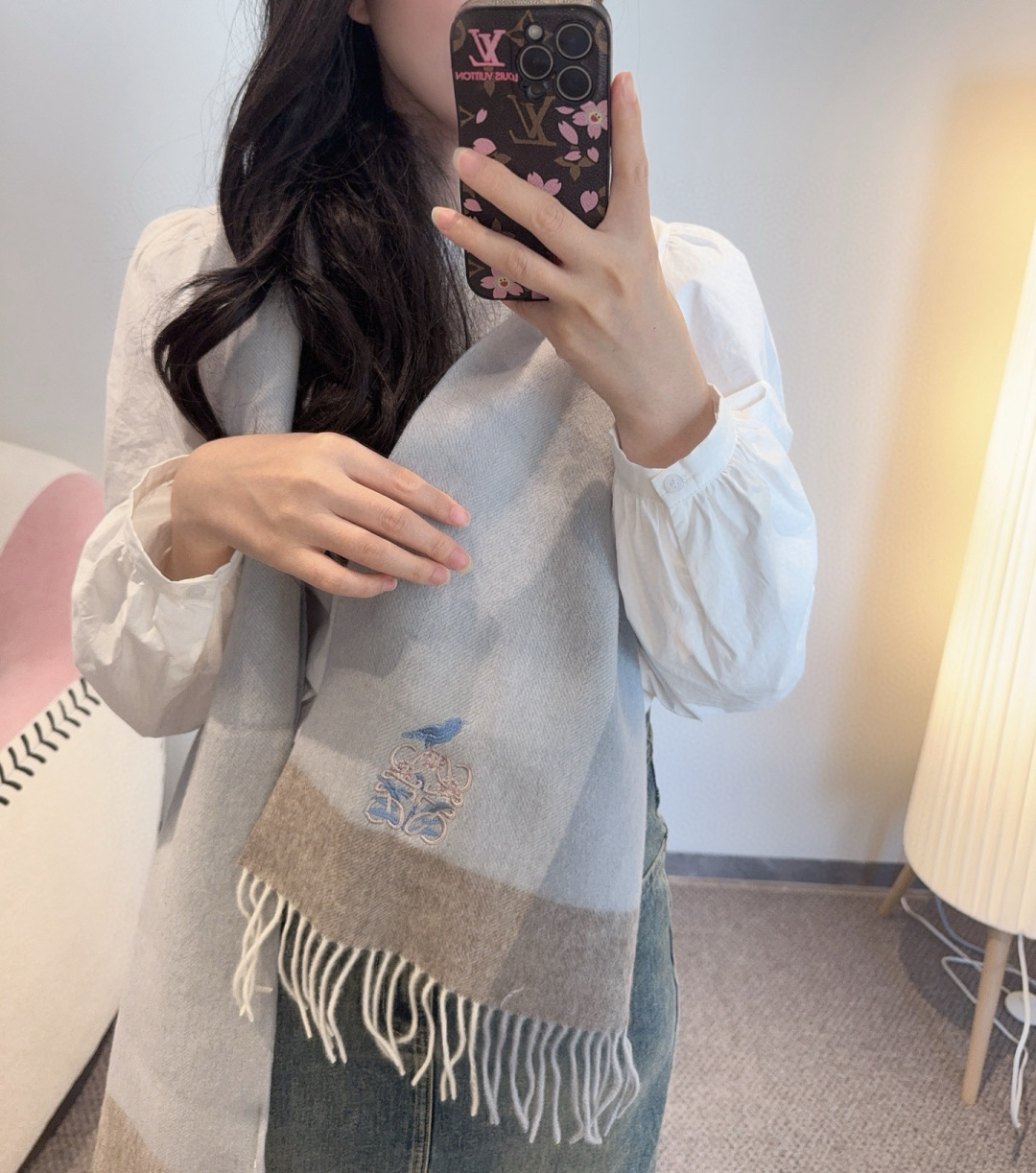 上新！Loewe · 罗意威️难得一见的温柔配色，低调又不失优雅❗️】重点推荐❗️双面配色，一条围巾两种