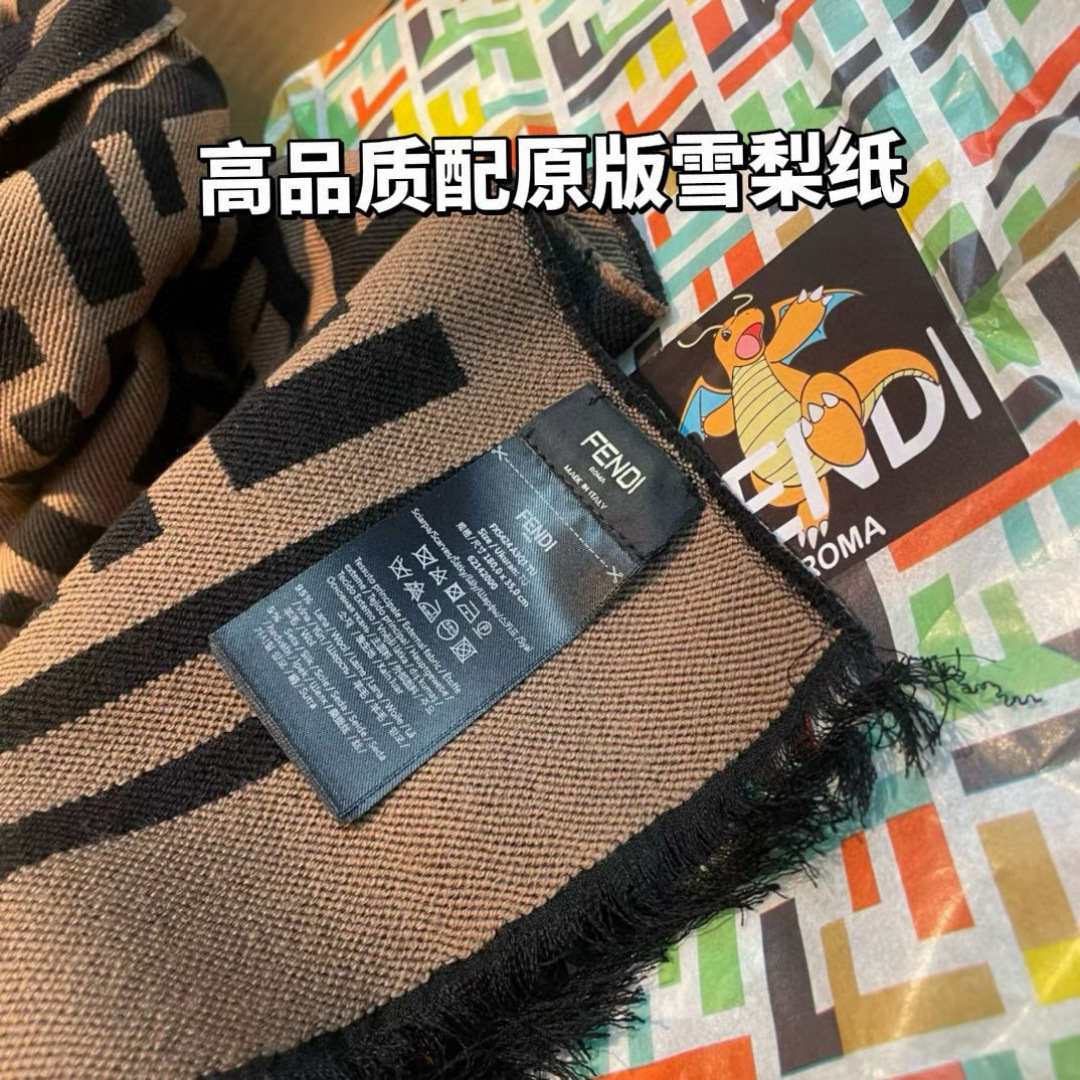 给大家一个不同于所有市场货的文案👍🏻围巾经纱织造密度320，纬纱织造密度42‼️上机工艺克重290克，下