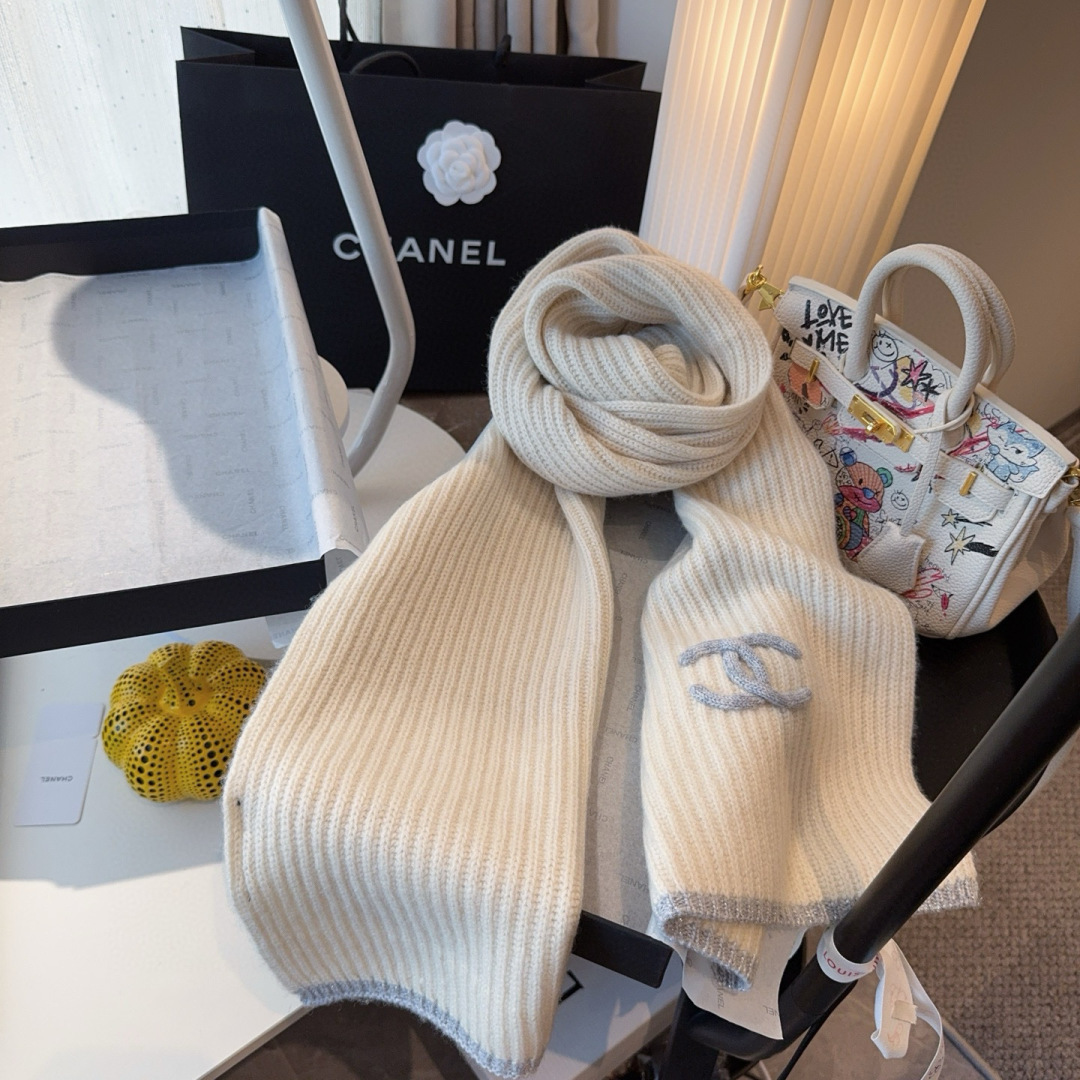 👑👑Chanel25秋冬新款刺绣针织围巾羊绒针织长巾‼️美翻了[流泪]御用殿堂级极品‼️新款在售 进口纯