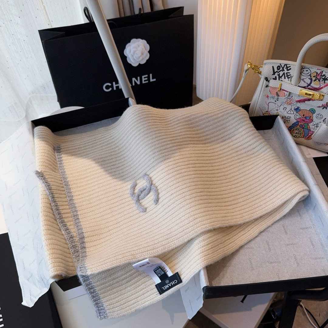 👑👑Chanel25秋冬新款刺绣针织围巾羊绒针织长巾‼️美翻了[流泪]御用殿堂级极品‼️新款在售 进口纯