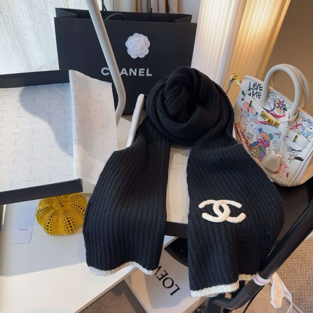 👑👑Chanel25秋冬新款刺绣针织围巾羊绒针织长巾‼️美翻了[流泪]御用殿堂级极品‼️新款在售 进口纯