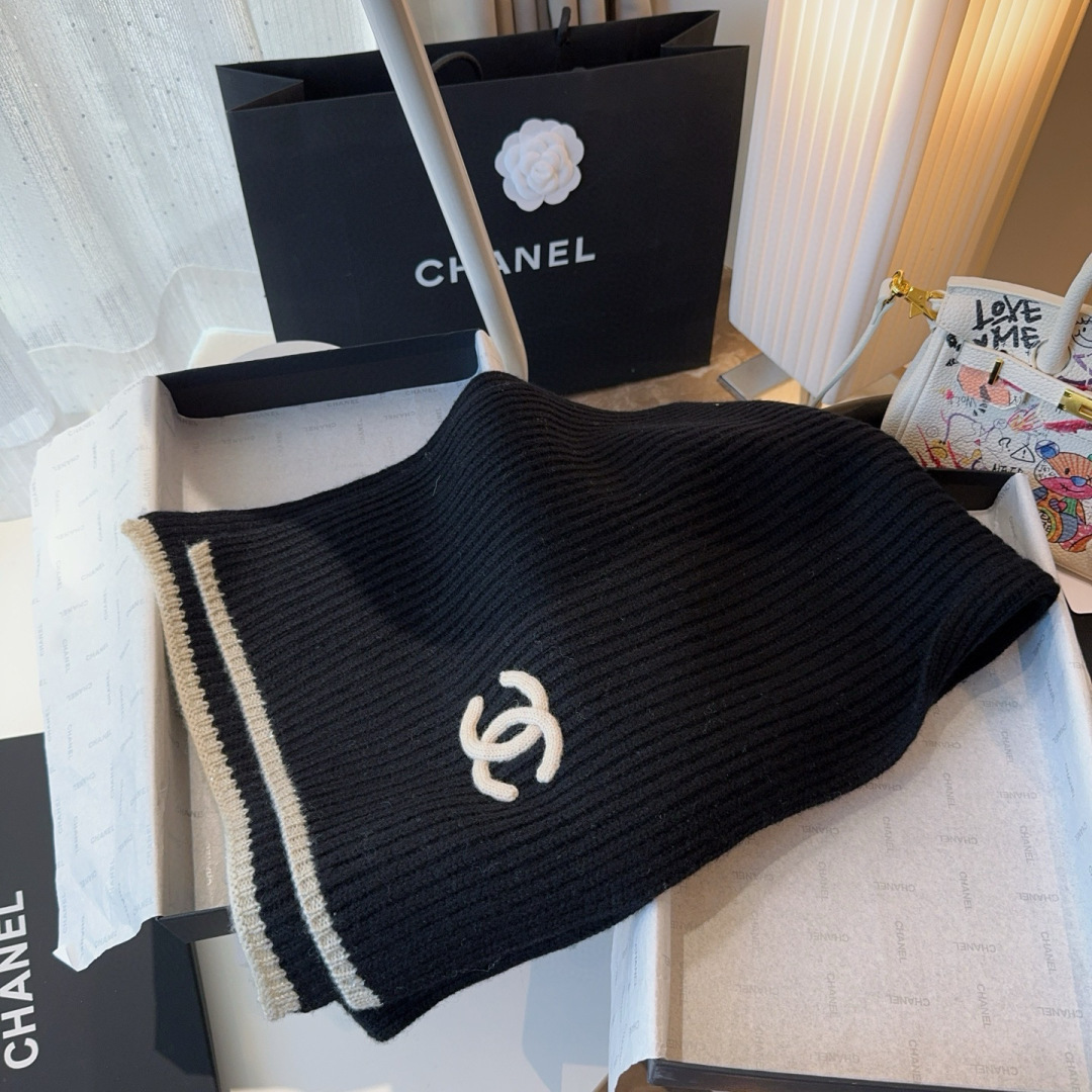 👑👑Chanel25秋冬新款刺绣针织围巾羊绒针织长巾‼️美翻了[流泪]御用殿堂级极品‼️新款在售 进口纯