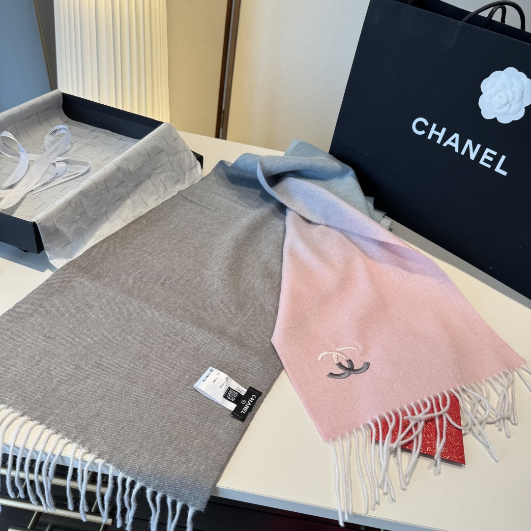 🆕 【▪Chanel · 香奈儿难得一见的温柔配色，超级迷恋❗️气质低调恬静又不失优雅❗️】重点推荐❗️