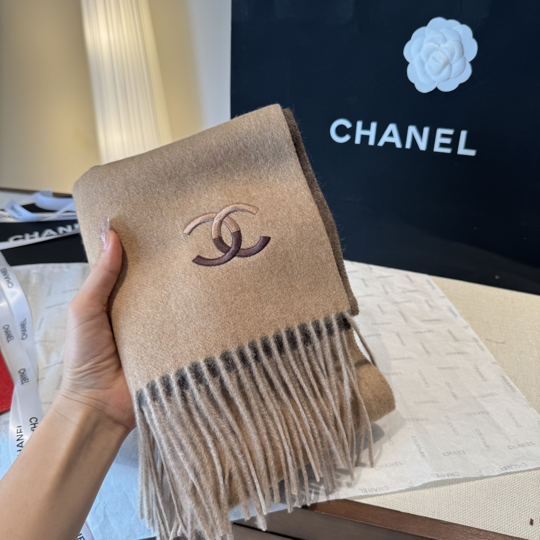 🆕 【▪Chanel · 香奈儿难得一见的温柔配色，超级迷恋❗️气质低调恬静又不失优雅❗️】重点推荐❗️