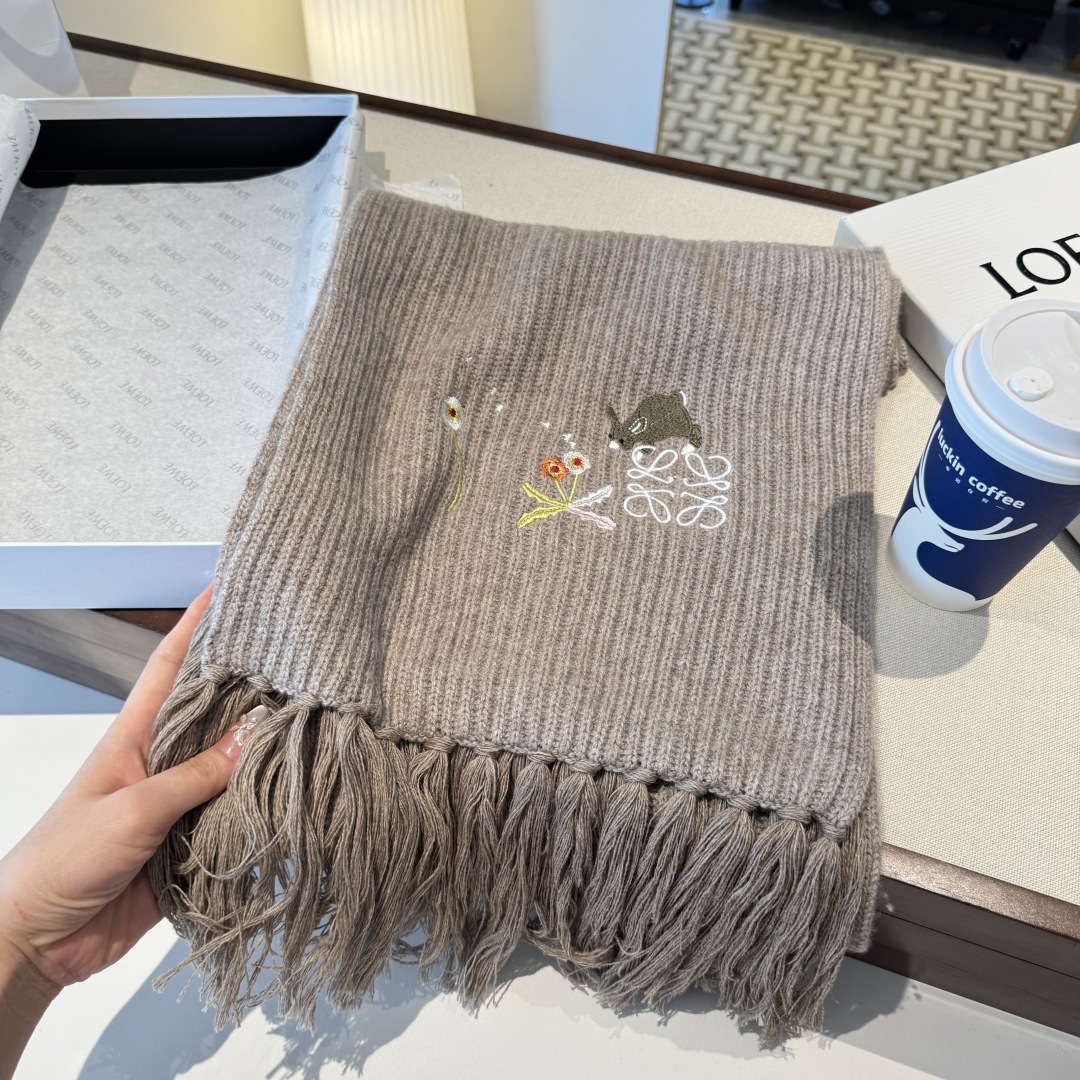 Loewe✖️Sunafujita联名款 小兔花卉刺绣流苏 原单！重磅推荐！新款针织围巾！低调的奢侈感。