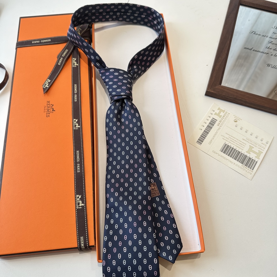 特价特 爱马仕男士新款领带系列👔👔，稀有H家每年都有一千条不同印花的领带面世，从最初的多以几何图案表现骑