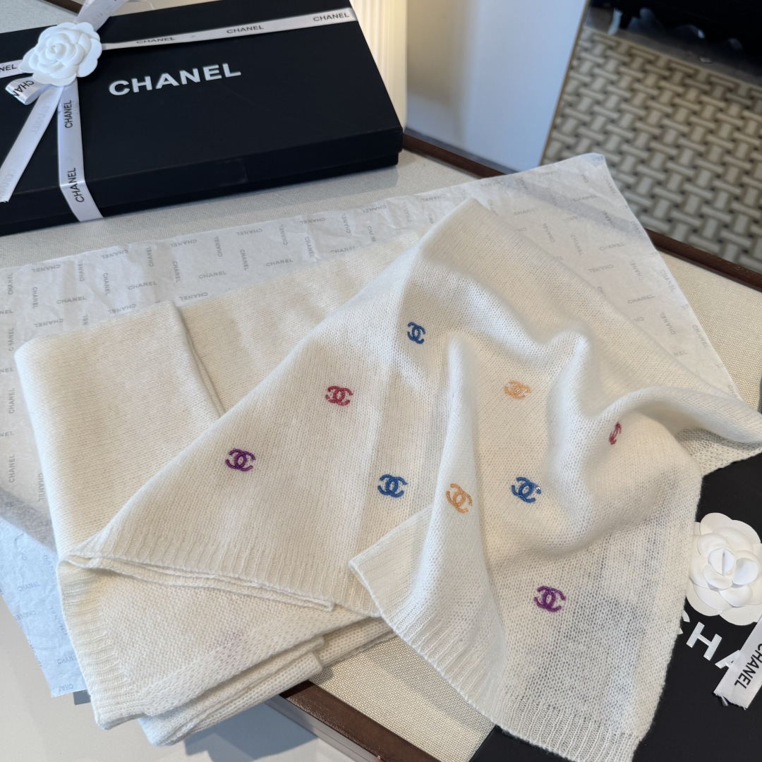 宅女同款Chanel24a小香绵羊毛彩虹🌈珠片围巾披肩尺寸：65cm*180cm