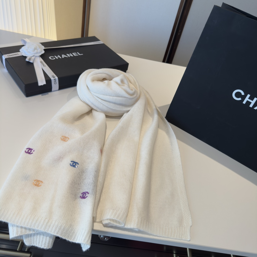 宅女同款Chanel24a小香绵羊毛彩虹🌈珠片围巾披肩尺寸：65cm*180cm