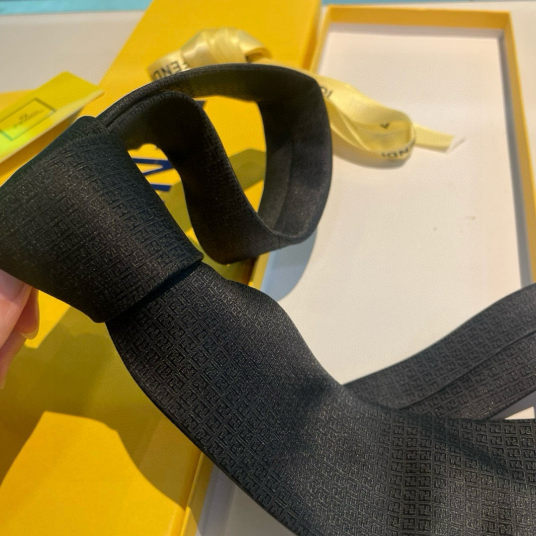 特价新 👏👏 男士芬迪爆款领带👔👔，稀有😻😻展现精湛手工与时尚优雅的理想选择，这款采用F家最具标志性的F