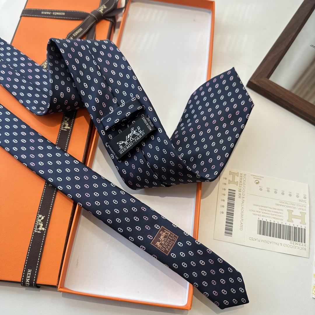 特价特 爱马仕男士新款领带系列👔👔，稀有H家每年都有一千条不同印花的领带面世，从最初的多以几何图案表现骑