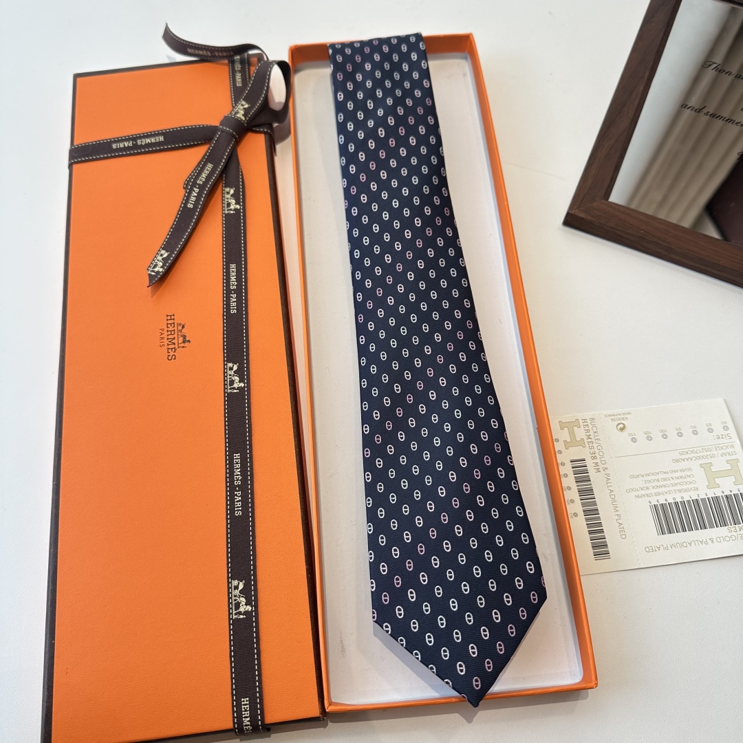 特价特 爱马仕男士新款领带系列👔👔，稀有H家每年都有一千条不同印花的领带面世，从最初的多以几何图案表现骑