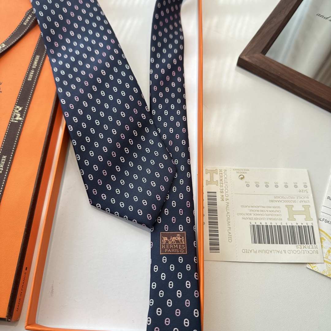 特价特 爱马仕男士新款领带系列👔👔，稀有H家每年都有一千条不同印花的领带面世，从最初的多以几何图案表现骑