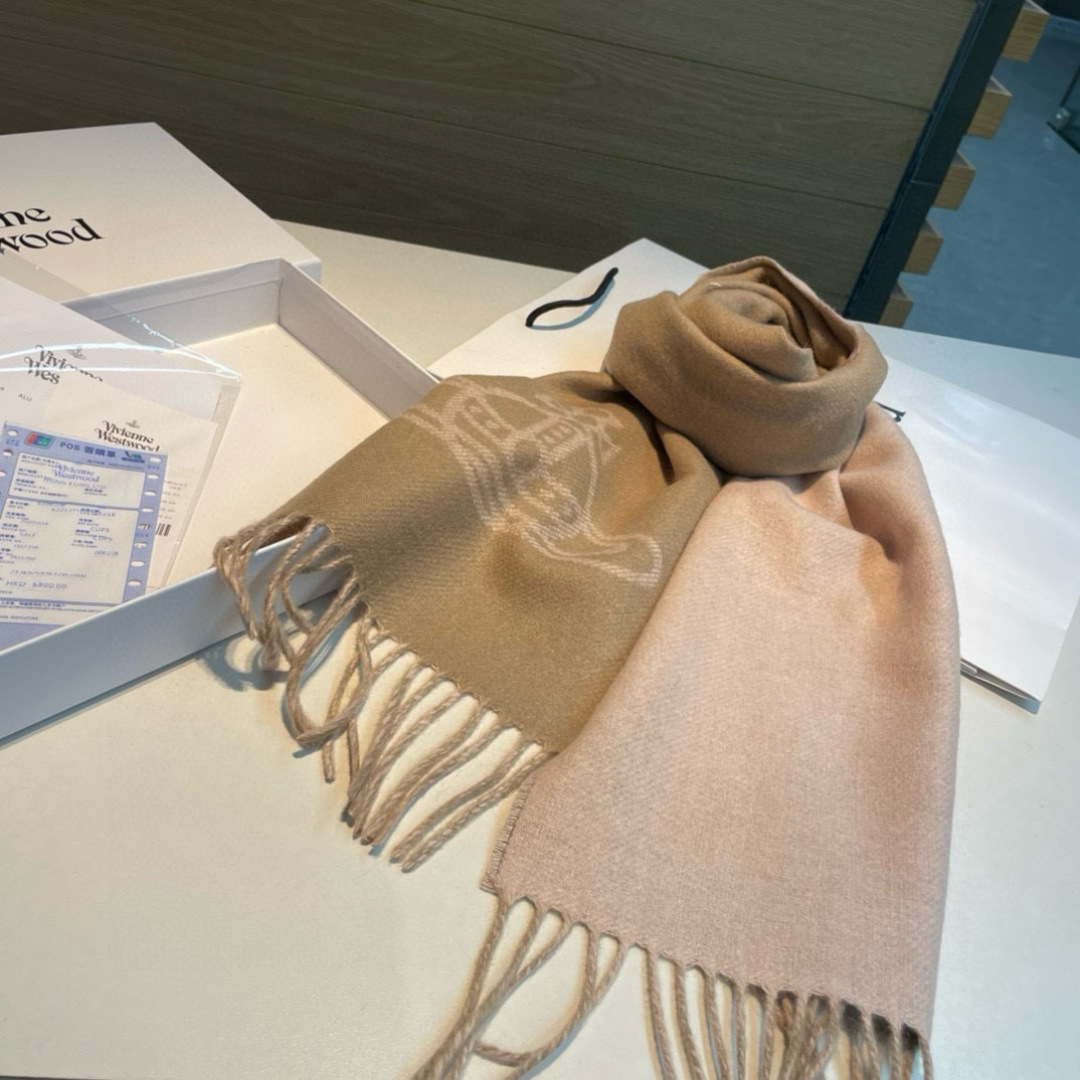 ✨✨英国朋克教母“西太后Vivienne Westwood”最爱的土星❗❗从精神上，Vivenne We