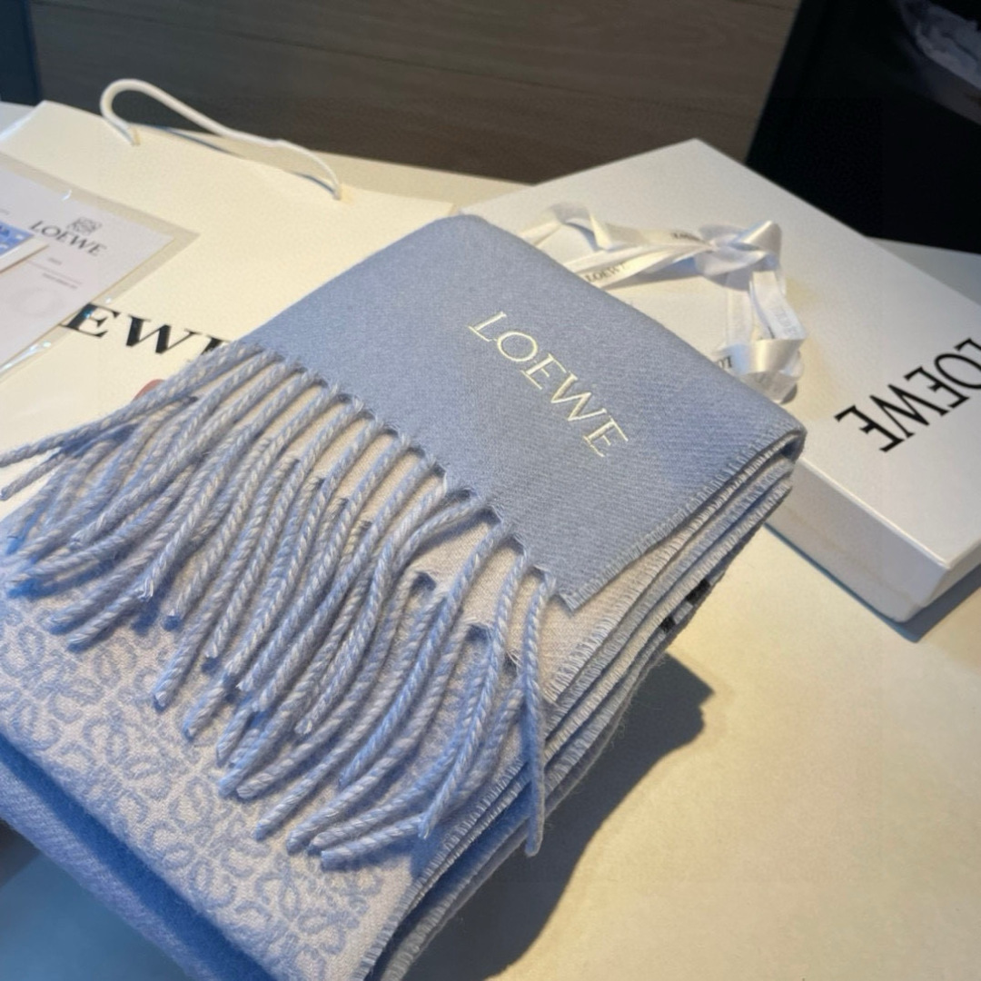 [色][色] LOEWE新款羊绒羊毛混纺提花围巾🧣 超级推荐❗️ 材质：90%羊毛，10%山羊绒，尺寸：