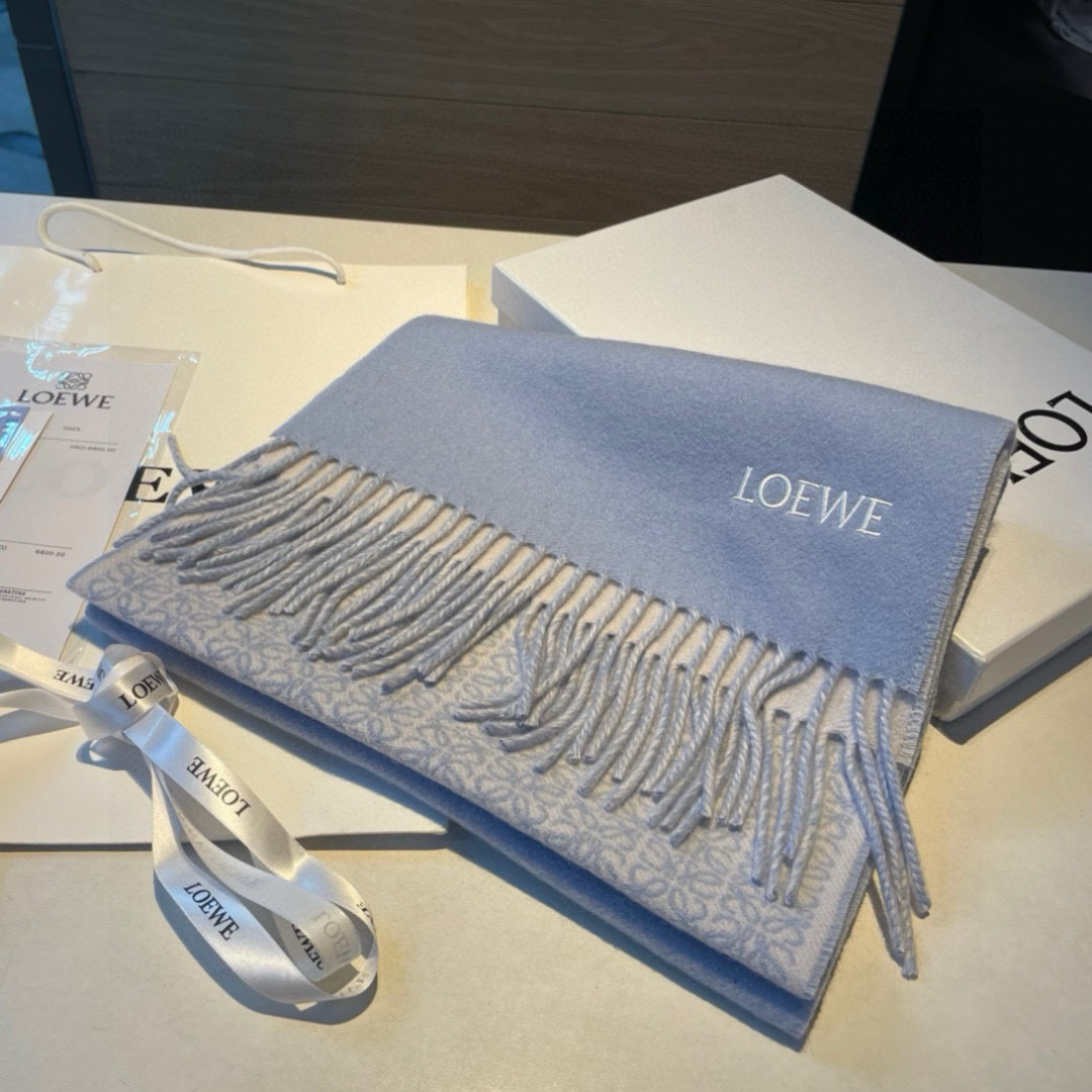 [色][色] LOEWE新款羊绒羊毛混纺提花围巾🧣 超级推荐❗️ 材质：90%羊毛，10%山羊绒，尺寸：