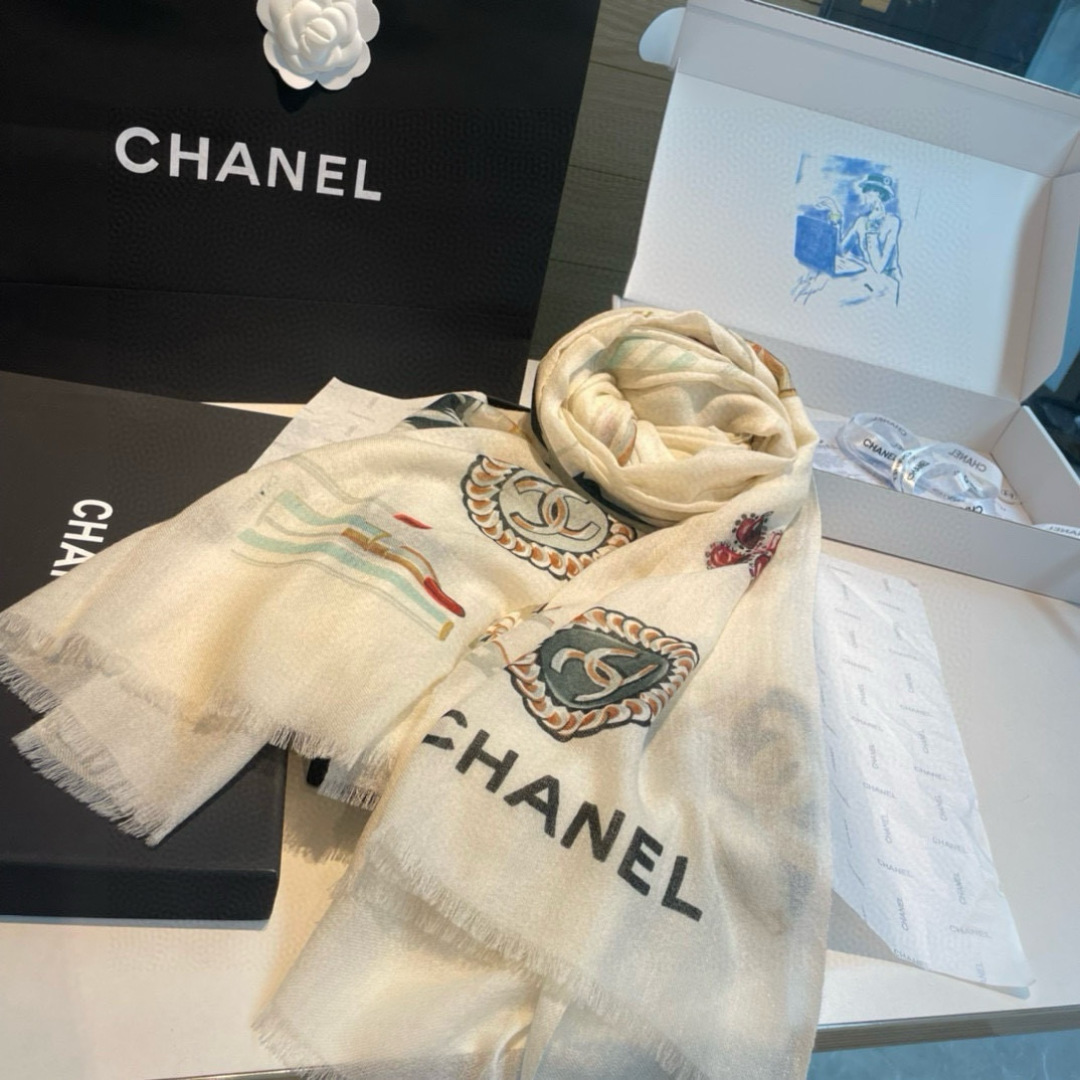 上新❤️超级有腔调！！！巨巨巨巨美的闪光女神】谁懂这种秋冬调性的美啊？！！！这款小香披肩也是我疯狂喜欢的