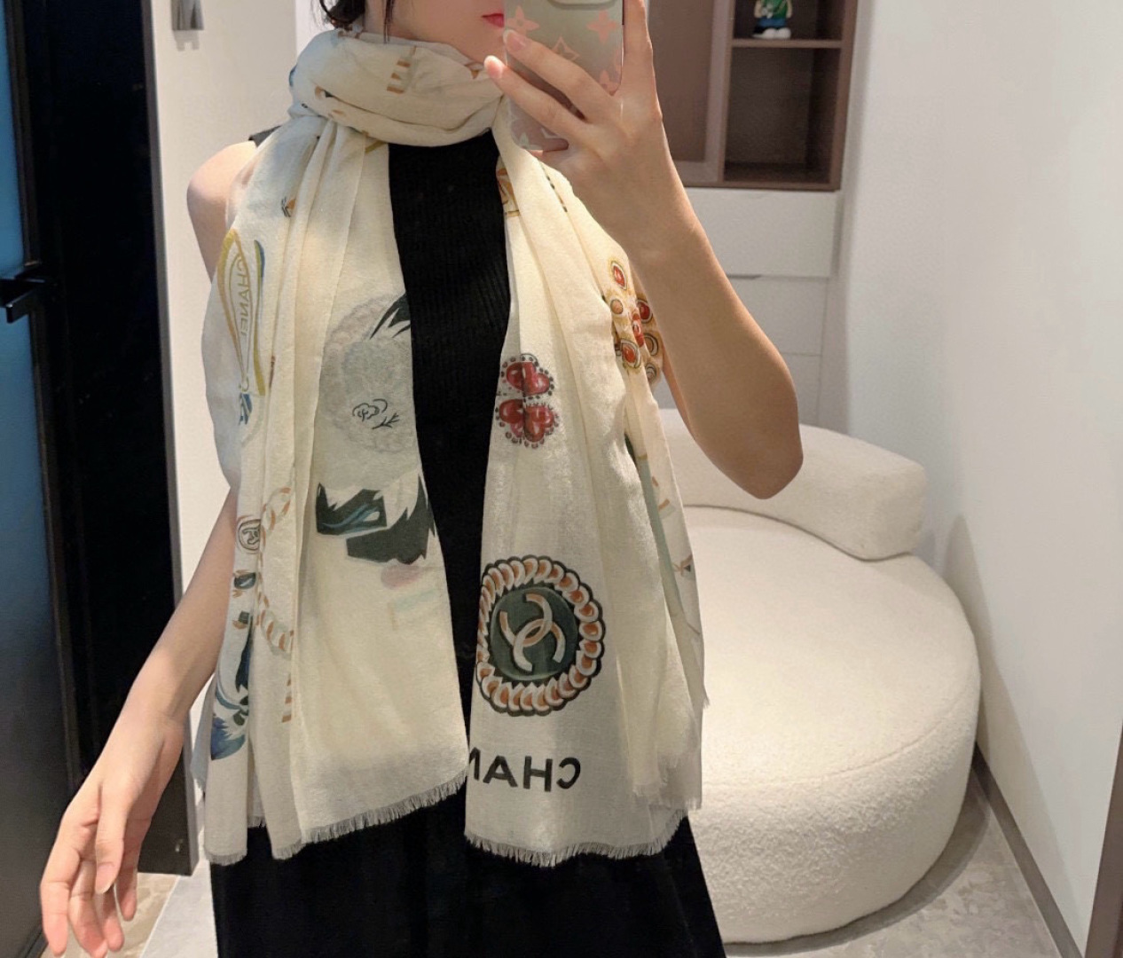 上新❤️超级有腔调！！！巨巨巨巨美的闪光女神】谁懂这种秋冬调性的美啊？！！！这款小香披肩也是我疯狂喜欢的