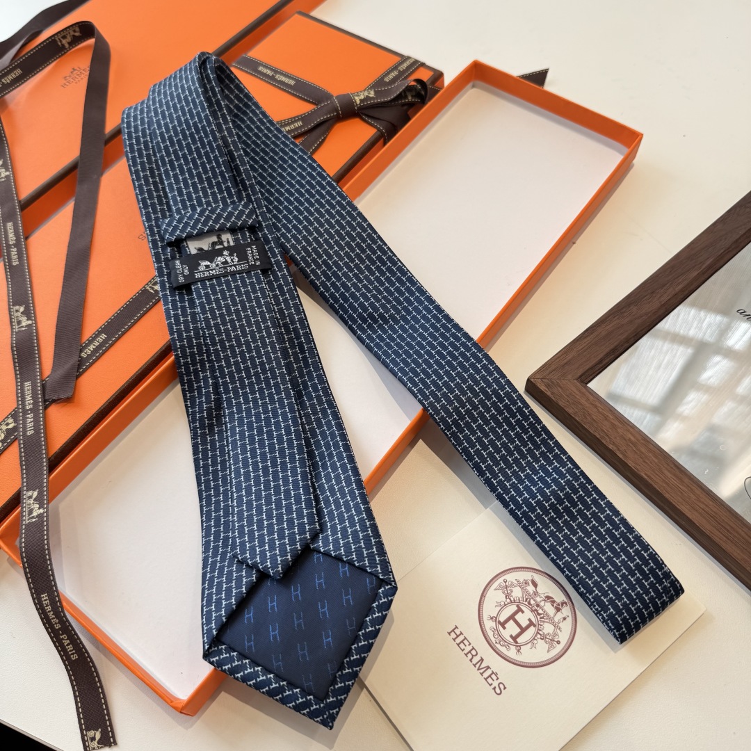 特价特 爱马仕男士新款领带系列👔👔，稀有H家每年都有一千条不同印花的领带面世，从最初的多以几何图案表现骑