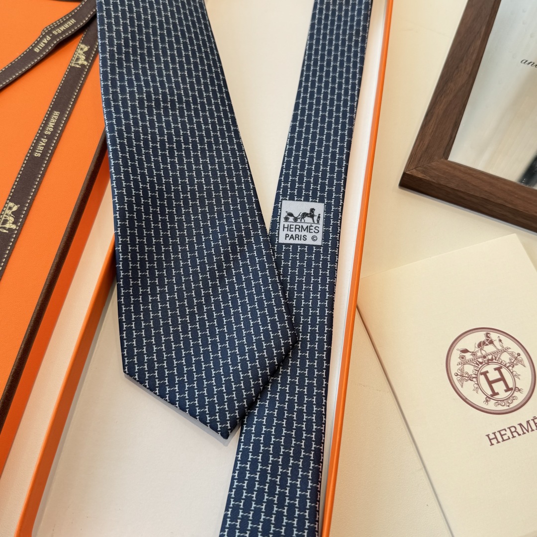 特价特 爱马仕男士新款领带系列👔👔，稀有H家每年都有一千条不同印花的领带面世，从最初的多以几何图案表现骑