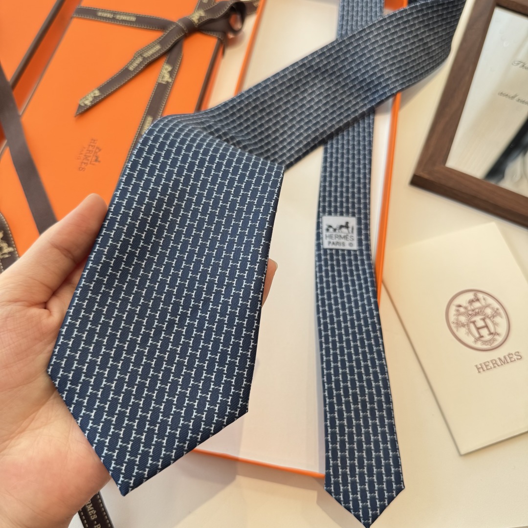 特价特 爱马仕男士新款领带系列👔👔，稀有H家每年都有一千条不同印花的领带面世，从最初的多以几何图案表现骑