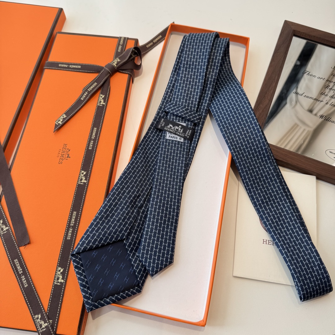 特价特 爱马仕男士新款领带系列👔👔，稀有H家每年都有一千条不同印花的领带面世，从最初的多以几何图案表现骑