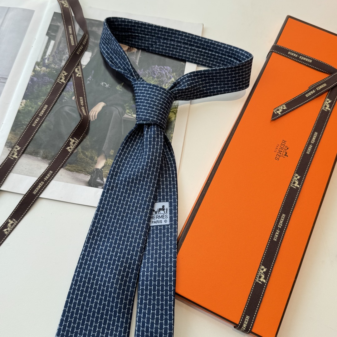 特价特 爱马仕男士新款领带系列👔👔，稀有H家每年都有一千条不同印花的领带面世，从最初的多以几何图案表现骑
