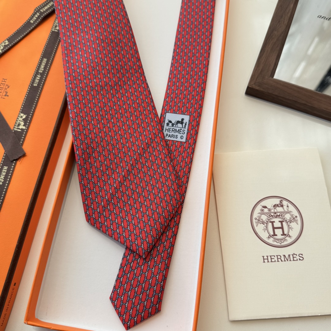 特价特 爱马仕男士新款领带系列👔👔，稀有H家每年都有一千条不同印花的领带面世，从最初的多以几何图案表现骑
