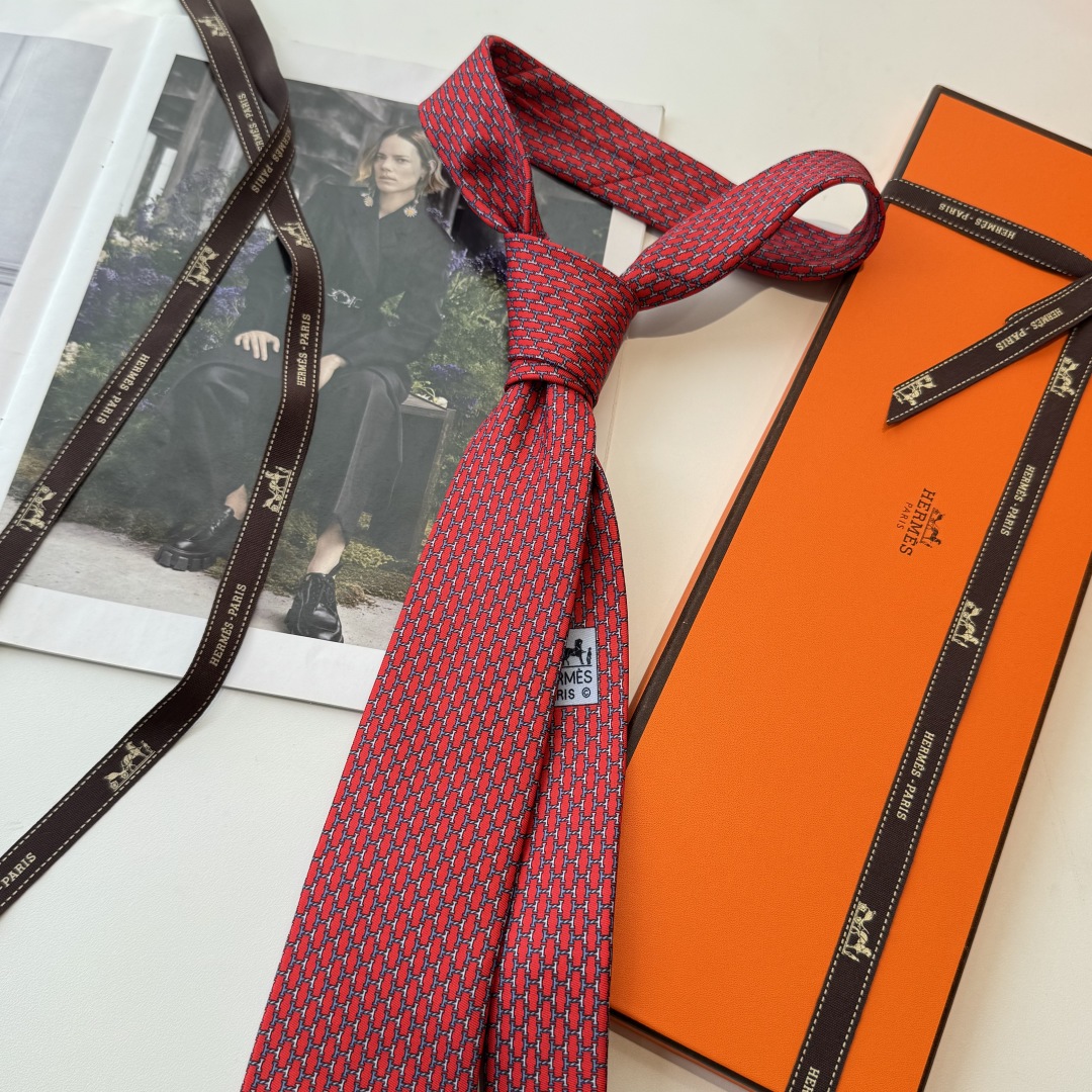 特价特 爱马仕男士新款领带系列👔👔，稀有H家每年都有一千条不同印花的领带面世，从最初的多以几何图案表现骑