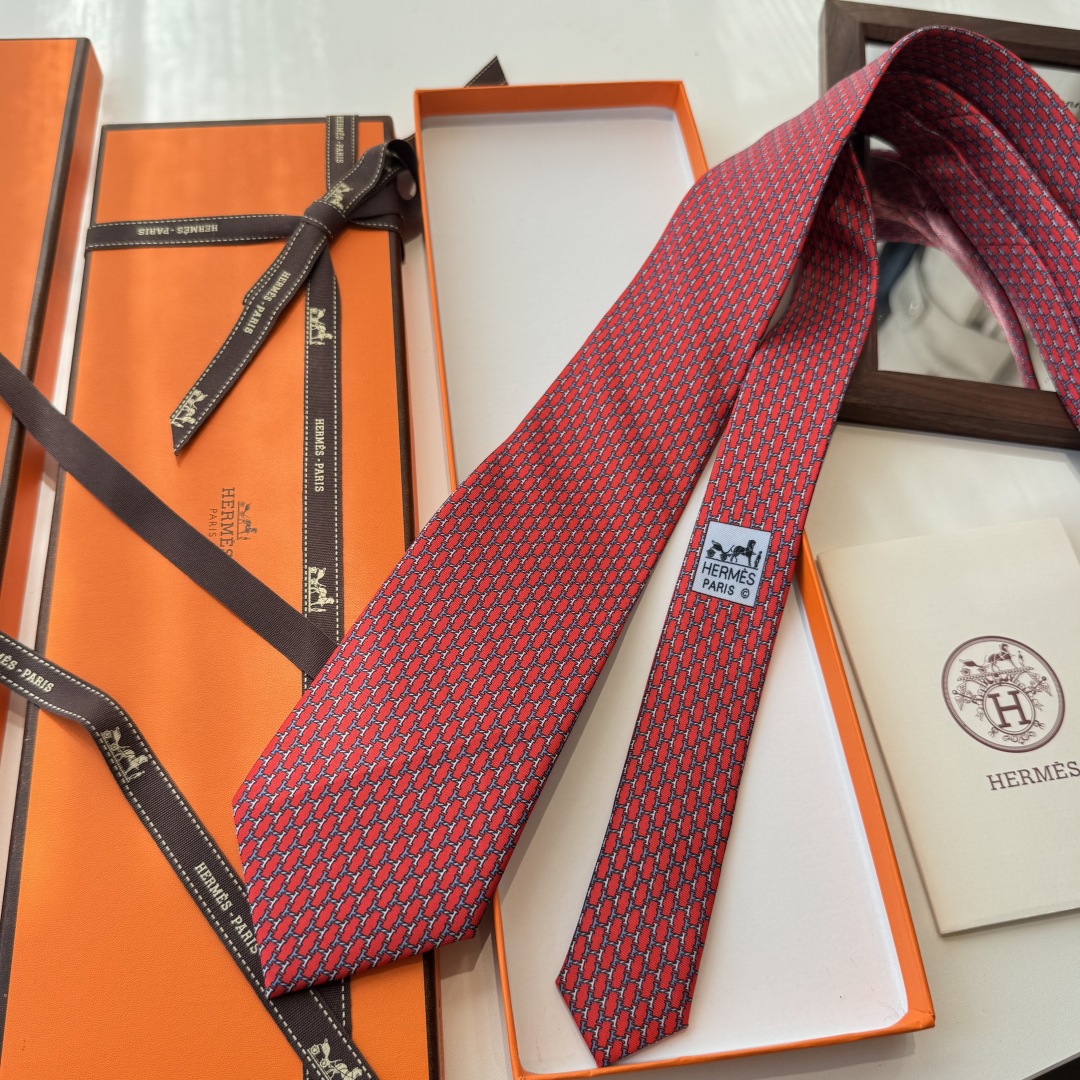 特价特 爱马仕男士新款领带系列👔👔，稀有H家每年都有一千条不同印花的领带面世，从最初的多以几何图案表现骑