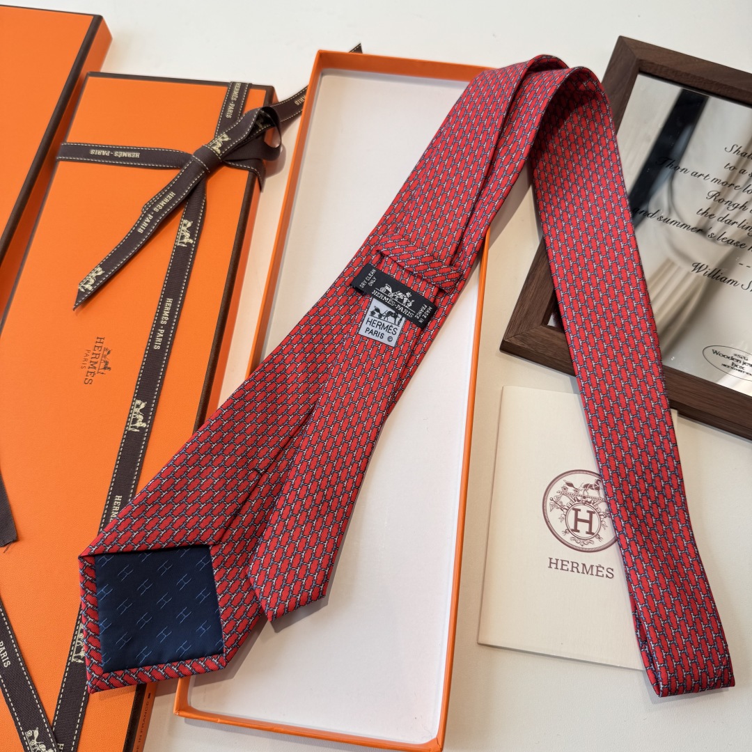 特价特 爱马仕男士新款领带系列👔👔，稀有H家每年都有一千条不同印花的领带面世，从最初的多以几何图案表现骑