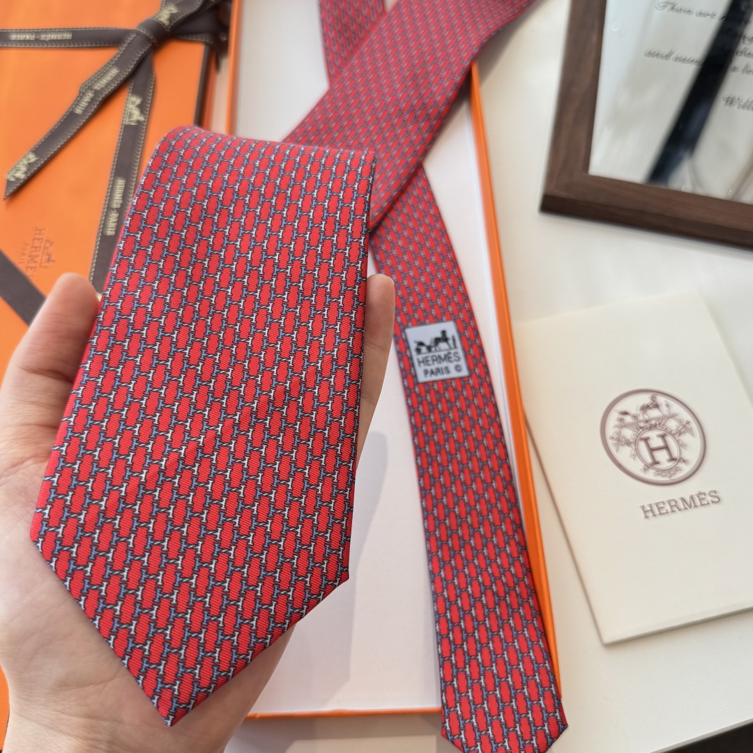 特价特 爱马仕男士新款领带系列👔👔，稀有H家每年都有一千条不同印花的领带面世，从最初的多以几何图案表现骑