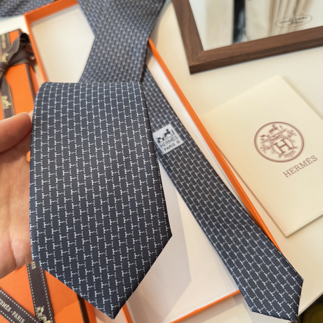 特价特 爱马仕男士新款领带系列👔👔，稀有H家每年都有一千条不同印花的领带面世，从最初的多以几何图案表现骑