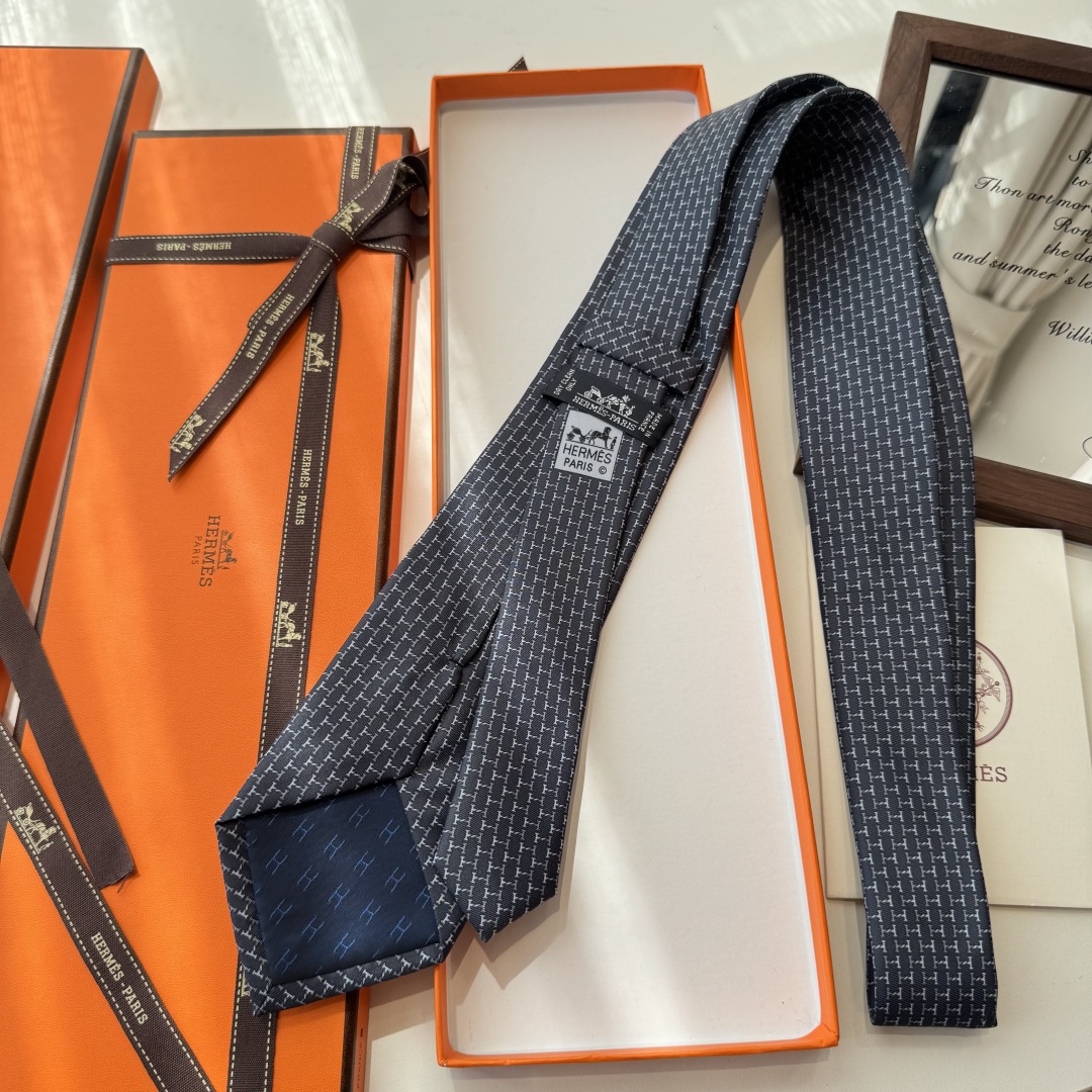 特价特 爱马仕男士新款领带系列👔👔，稀有H家每年都有一千条不同印花的领带面世，从最初的多以几何图案表现骑
