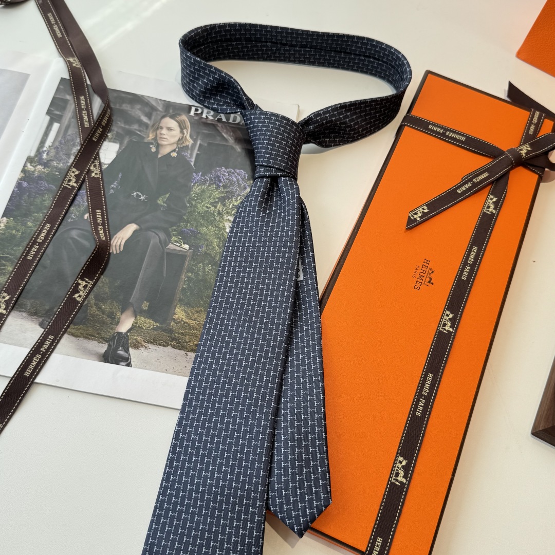 特价特 爱马仕男士新款领带系列👔👔，稀有H家每年都有一千条不同印花的领带面世，从最初的多以几何图案表现骑