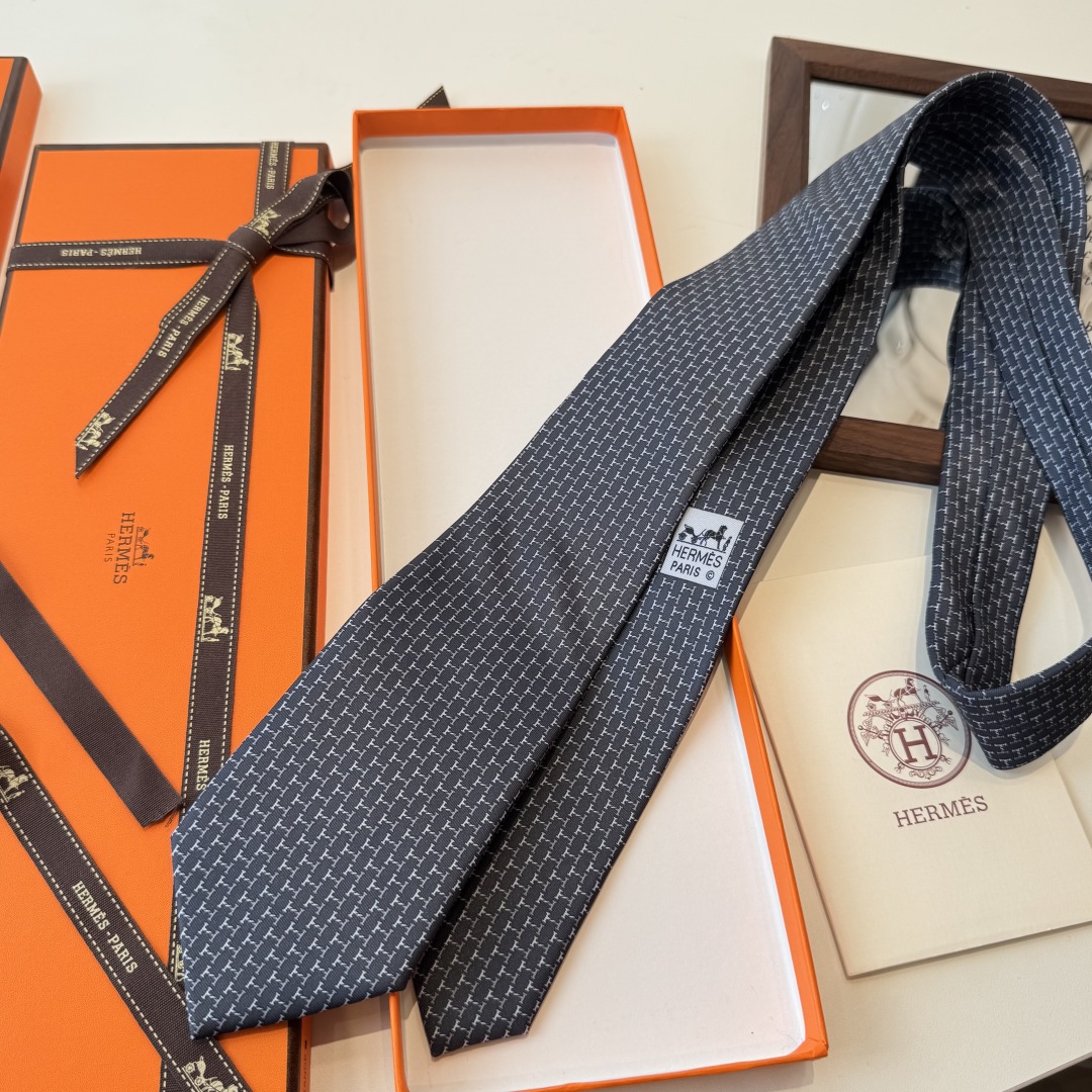 特价特 爱马仕男士新款领带系列👔👔，稀有H家每年都有一千条不同印花的领带面世，从最初的多以几何图案表现骑