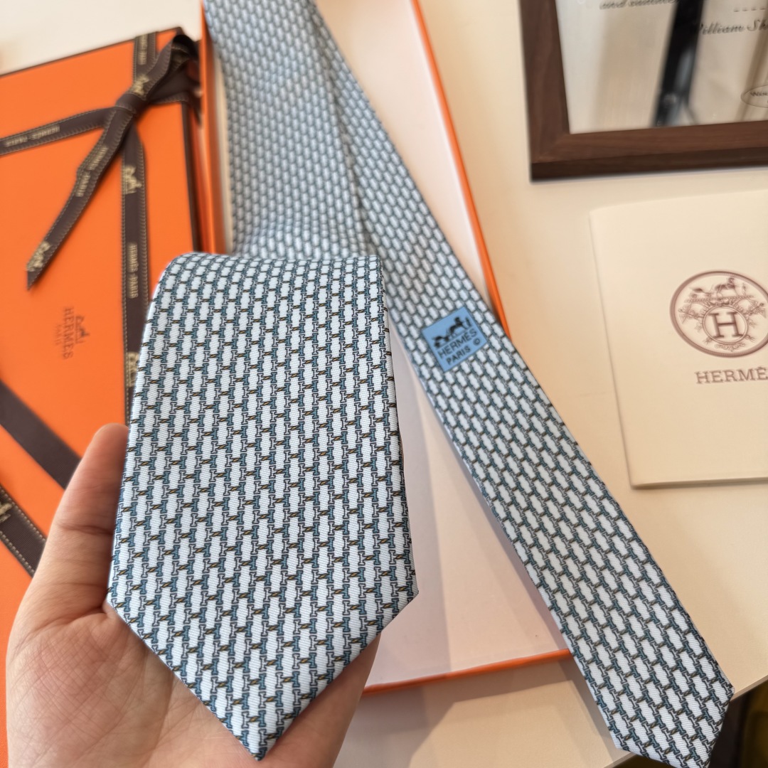 特价特 爱马仕男士新款领带系列👔👔，稀有H家每年都有一千条不同印花的领带面世，从最初的多以几何图案表现骑