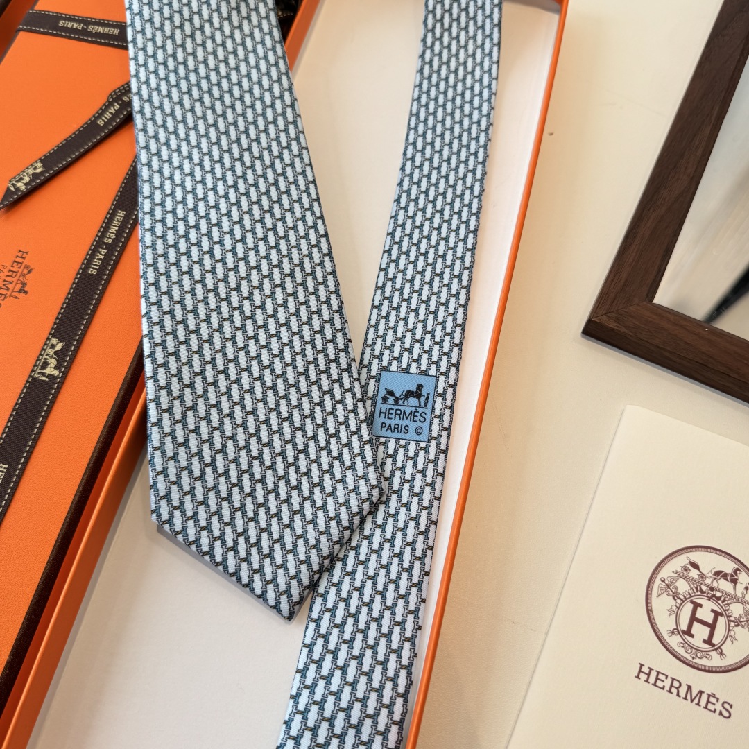 特价特 爱马仕男士新款领带系列👔👔，稀有H家每年都有一千条不同印花的领带面世，从最初的多以几何图案表现骑