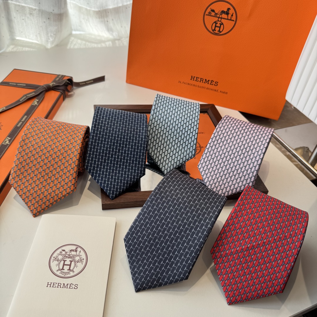 特价特 爱马仕男士新款领带系列👔👔，稀有H家每年都有一千条不同印花的领带面世，从最初的多以几何图案表现骑
